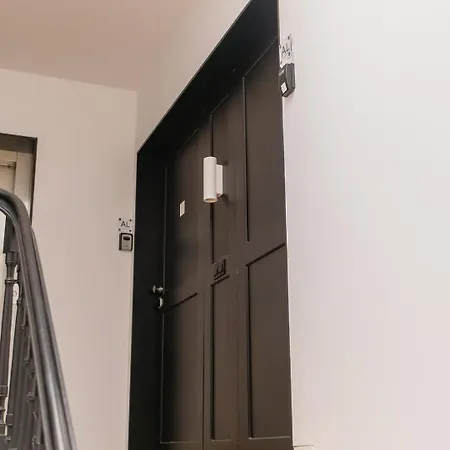 Spacious Loft W. Balcony In The Heart Of The