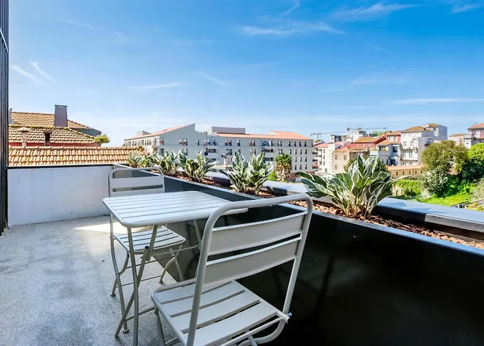 Spacious Loft W. Balcony In The Heart Of The Oporto