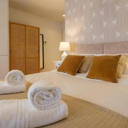 Spacious Loft W. Balcony In The Heart Of The * Porto
