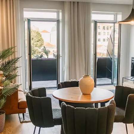 Spacious Loft W. Balcony In The Heart Of The Lägenhet Oporto