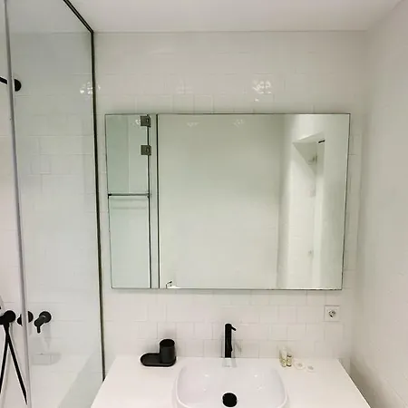 Spacious Loft W. Balcony In The Heart Of The Lägenhet Oporto