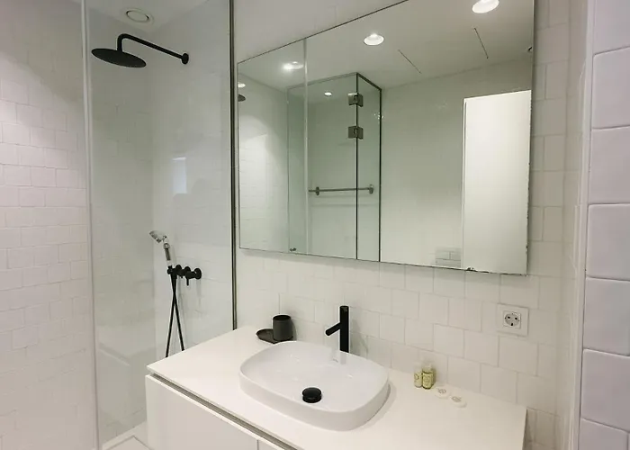 Spacious Loft W. Balcony In The Heart Of The * Πόρτο