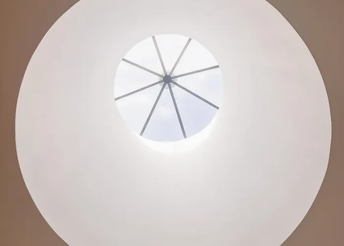 Spacious Loft W. Balcony In The Heart Of The شقة بورتو