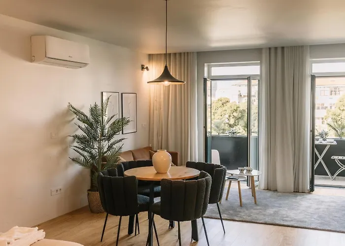 شقة Spacious Loft W. Balcony In The Heart Of The بورتو