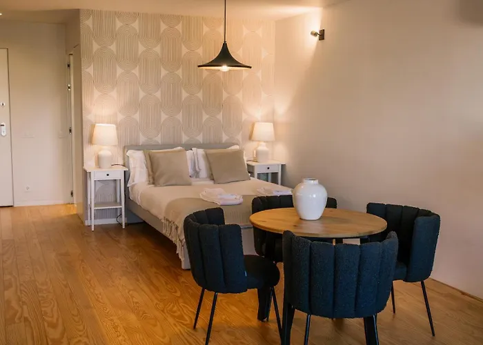 Διαμέρισμα Spacious Loft W. Balcony In The Heart Of The Πόρτο